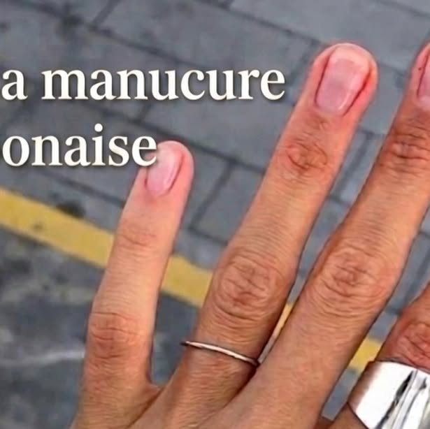 Manucure japonaise ongles naturels brillants soin cire d'abeille