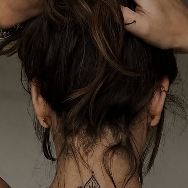 Tatouage encre peau mécanismes biologiques art corporel